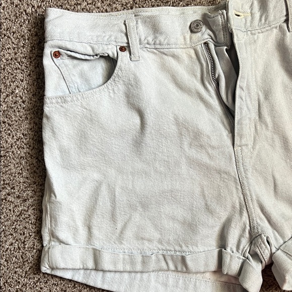 Levi's Women's Cream Jean Shorts - Picture 10 of 10